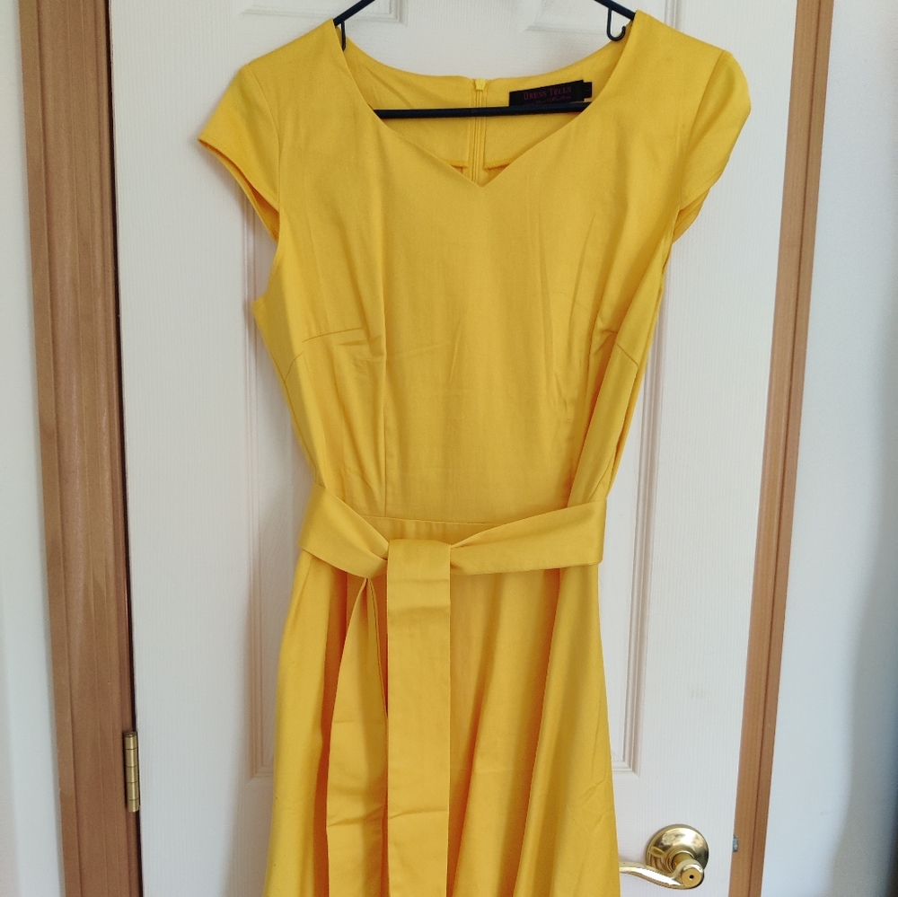 Dress Tells